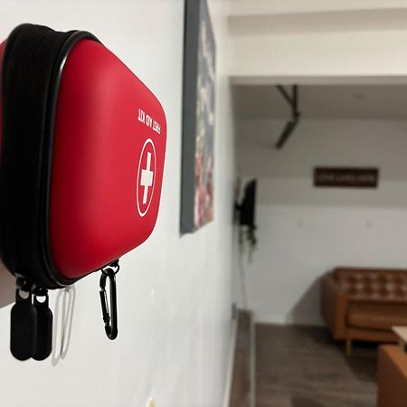 Capsule Hostel Ньюарк Экстерьер фото