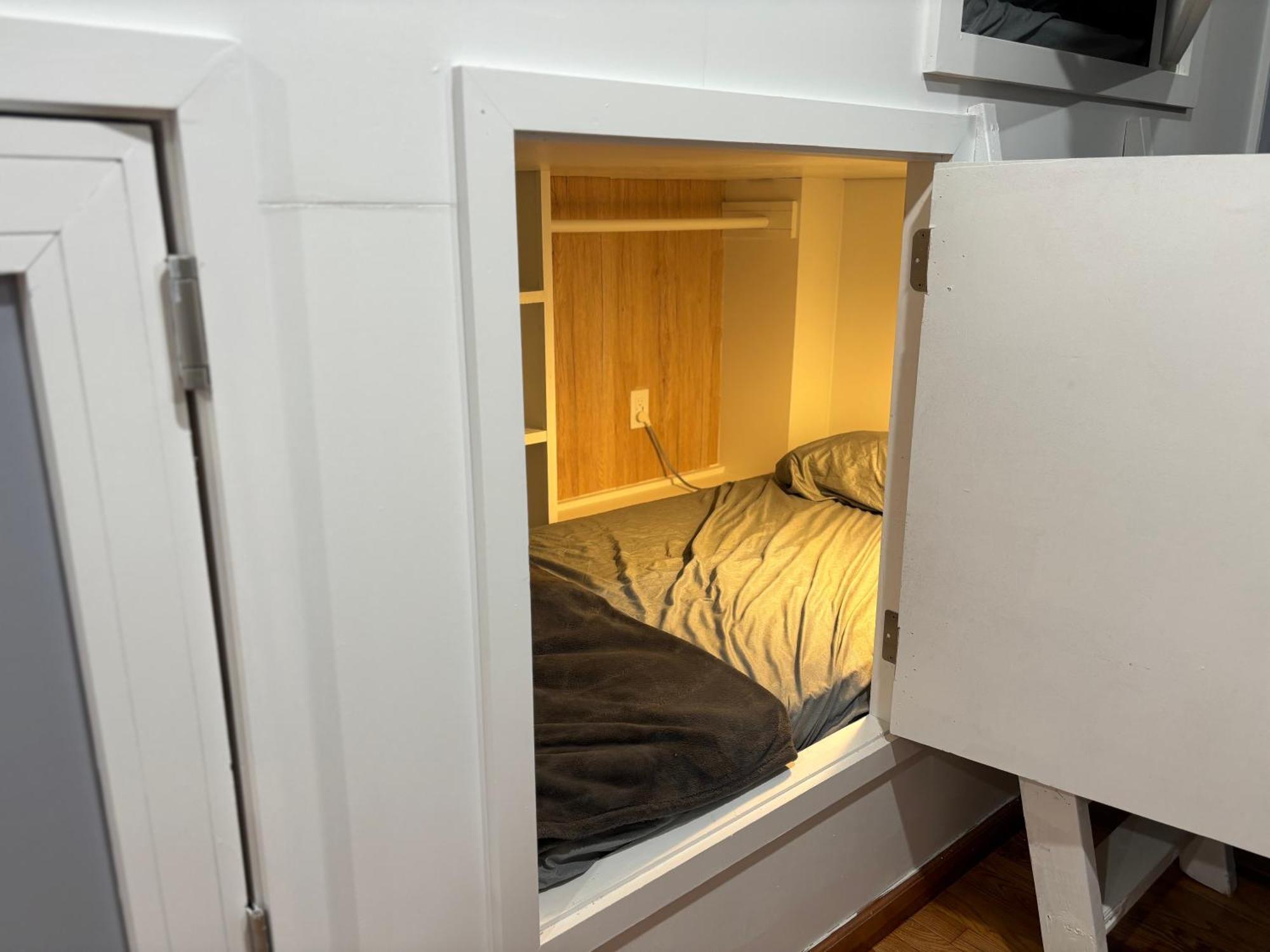 Capsule Hostel Ньюарк Экстерьер фото